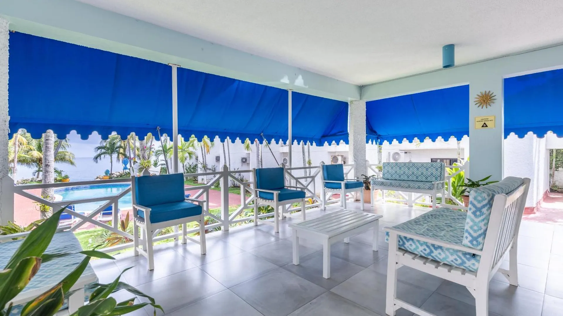 Idyllic Beachfront Condo オーチョ・リオス