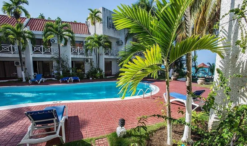 アパート Idyllic Beachfront Condo オーチョ・リオス