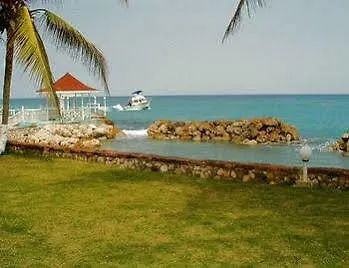 Idyllic Beachfront Condo Ocho Rios 0*,  Jamaika