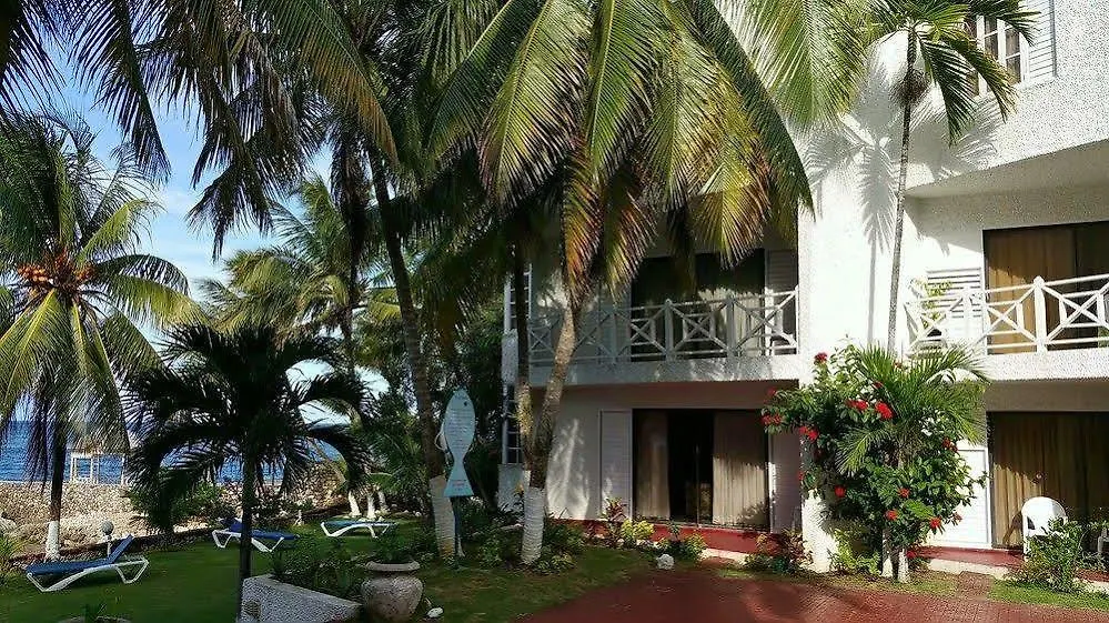 Idyllic Beachfront Condo Ocho Rios Apartment